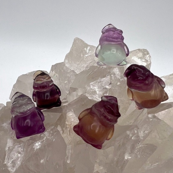 Mini Fluorite Oogie Boogie - Picture 2 of 3